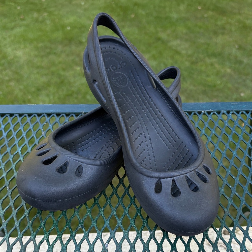 Women's Crocs Black Slip-On Shoes 7